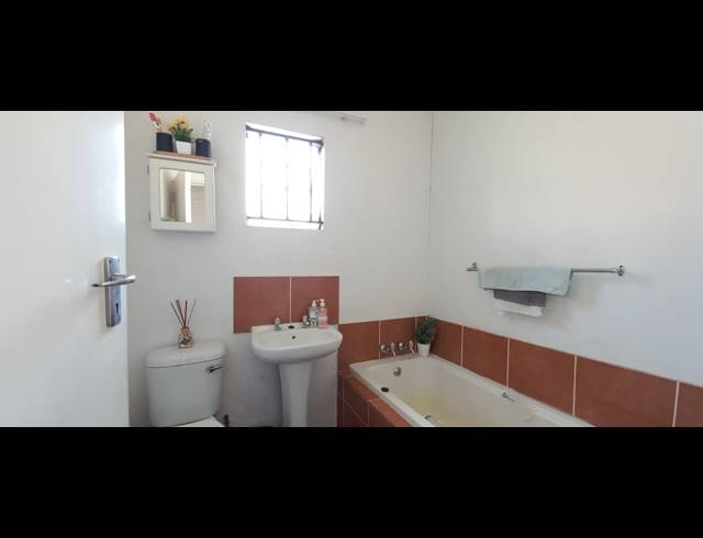 2 BEDROOM HOUSE FOR SALE IN WINDMILL PARK